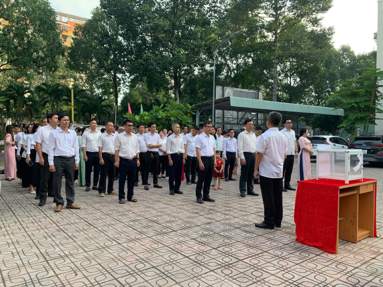 Hoat dong quyen gop ung họ nguoi dan sau bao.jpg