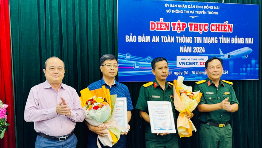 Ban tổ chức khen thưởng các đội đạt thành tích tấn công xuất sắc.png