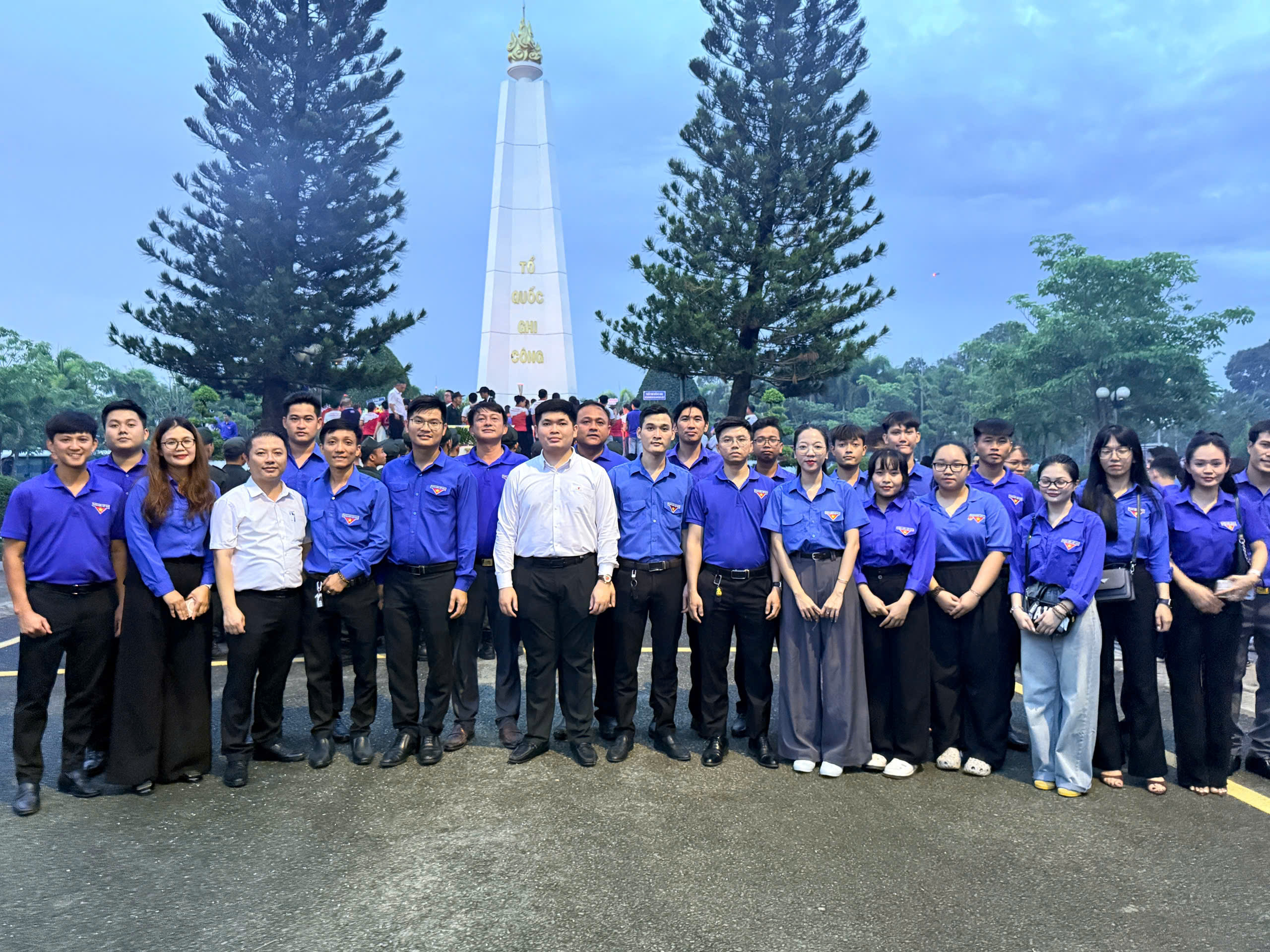 Doan Thanh nien Trung tam.jpg
