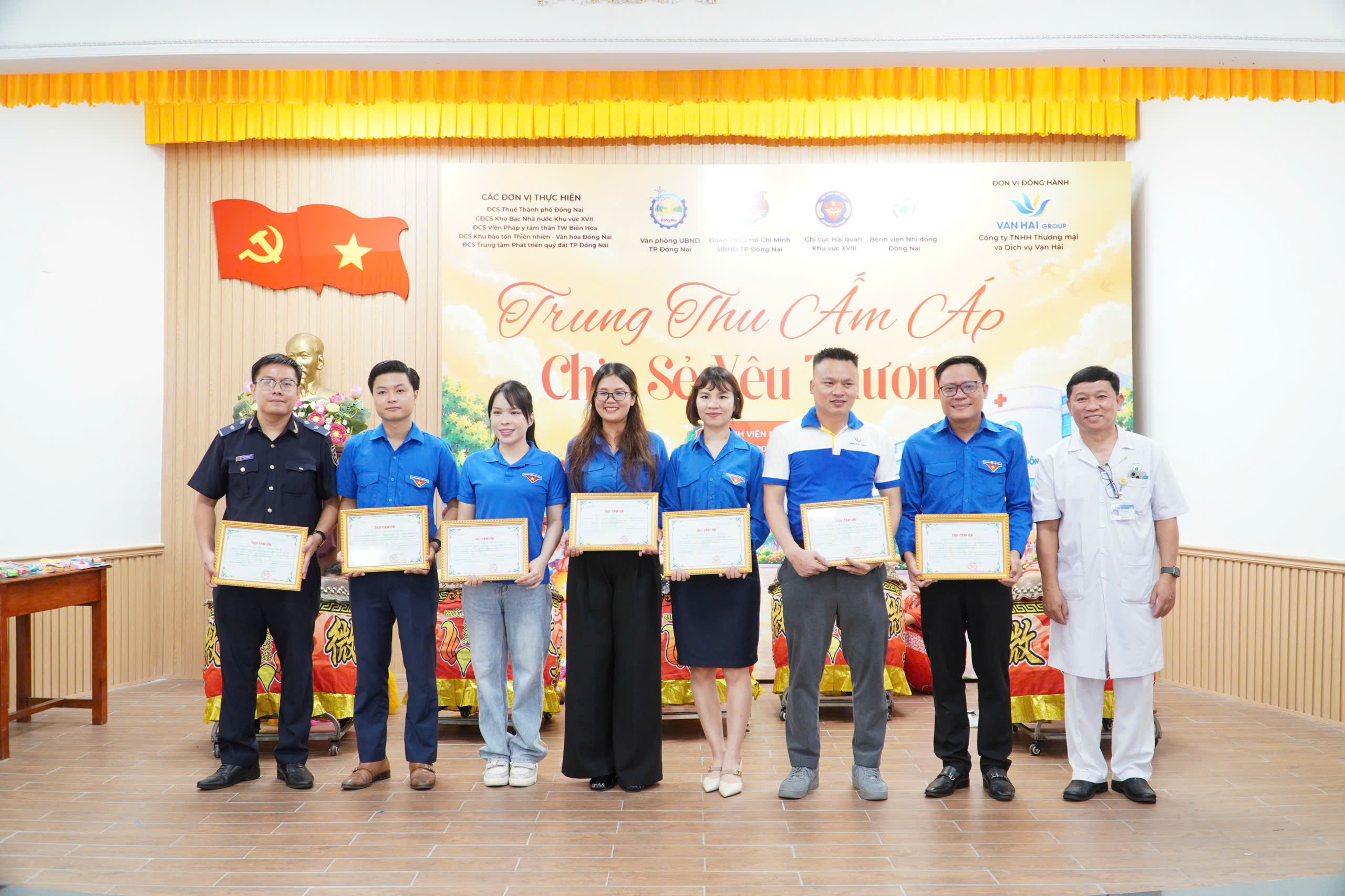Doan thanh nien 5.jpg