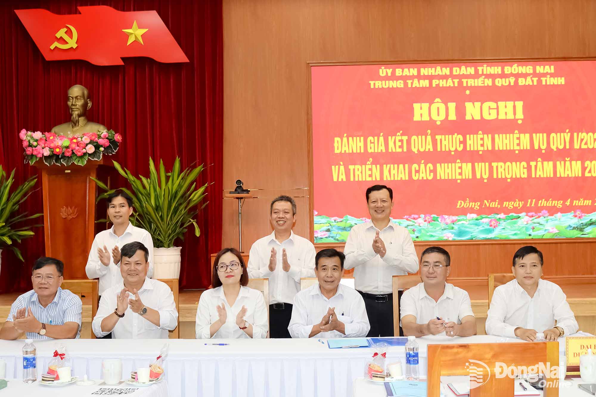 Ký cam kết.jpg
