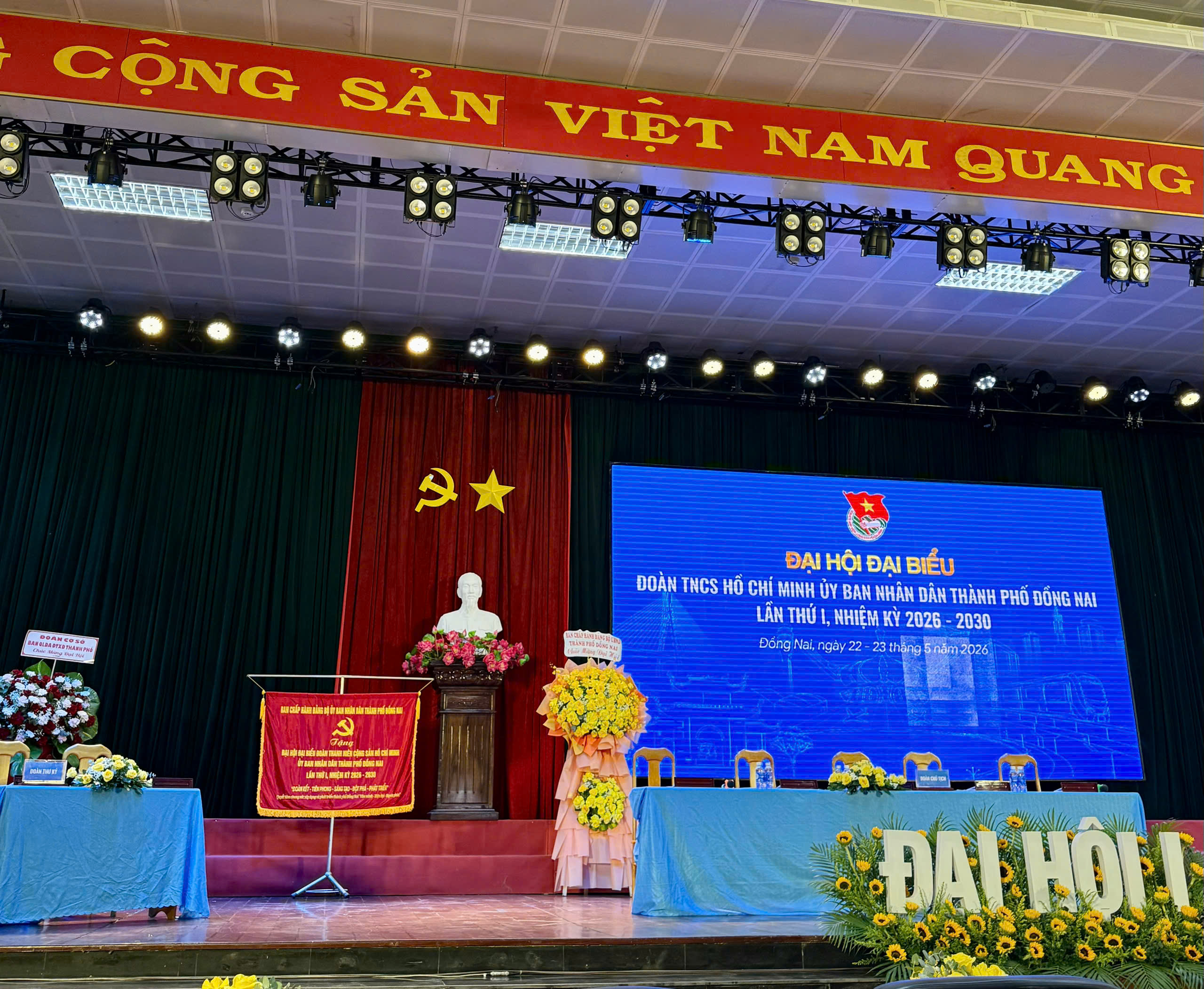 hinh anh dai hoi.jpg