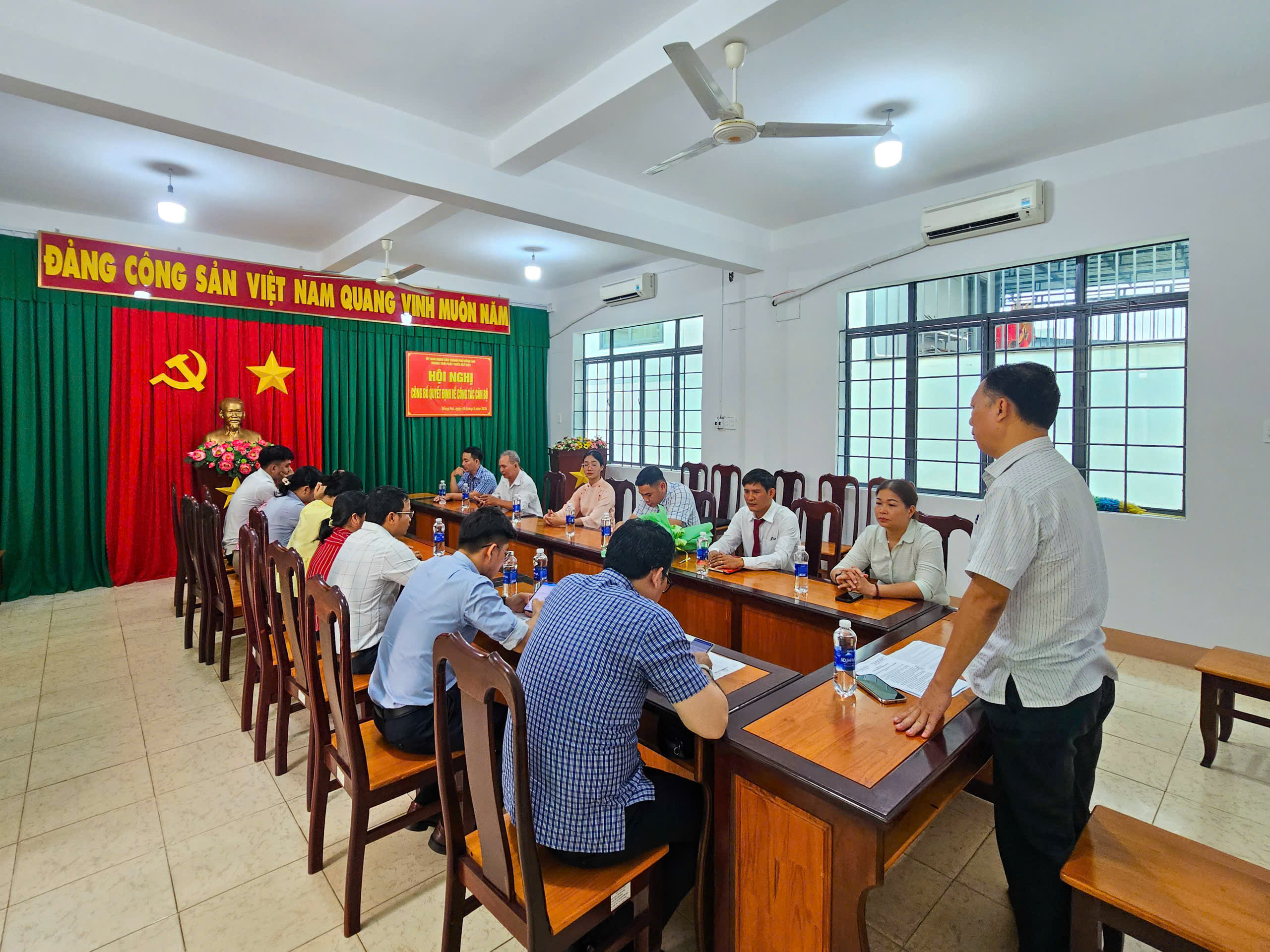 le trao quyet dinh.jpg
