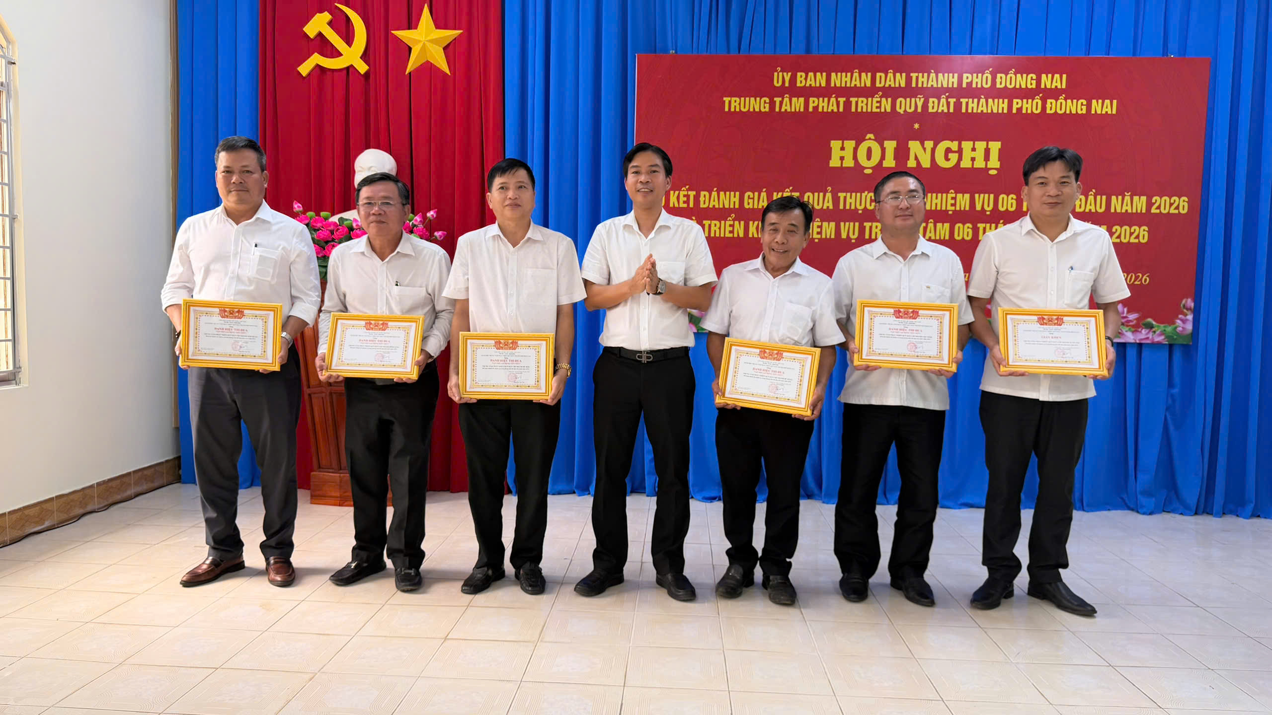 ong dinh trao kt.jpg