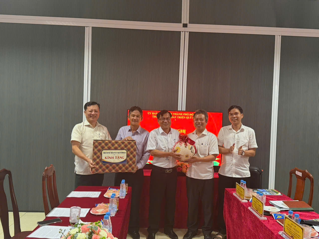 trao đổi tang qua.jpg